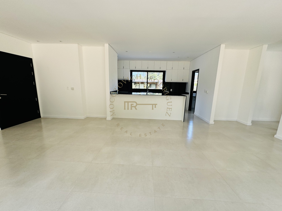 Casa ID.2966 - Casa en venta a estrenar  3 dormitorios. Punta del Este. Permuta