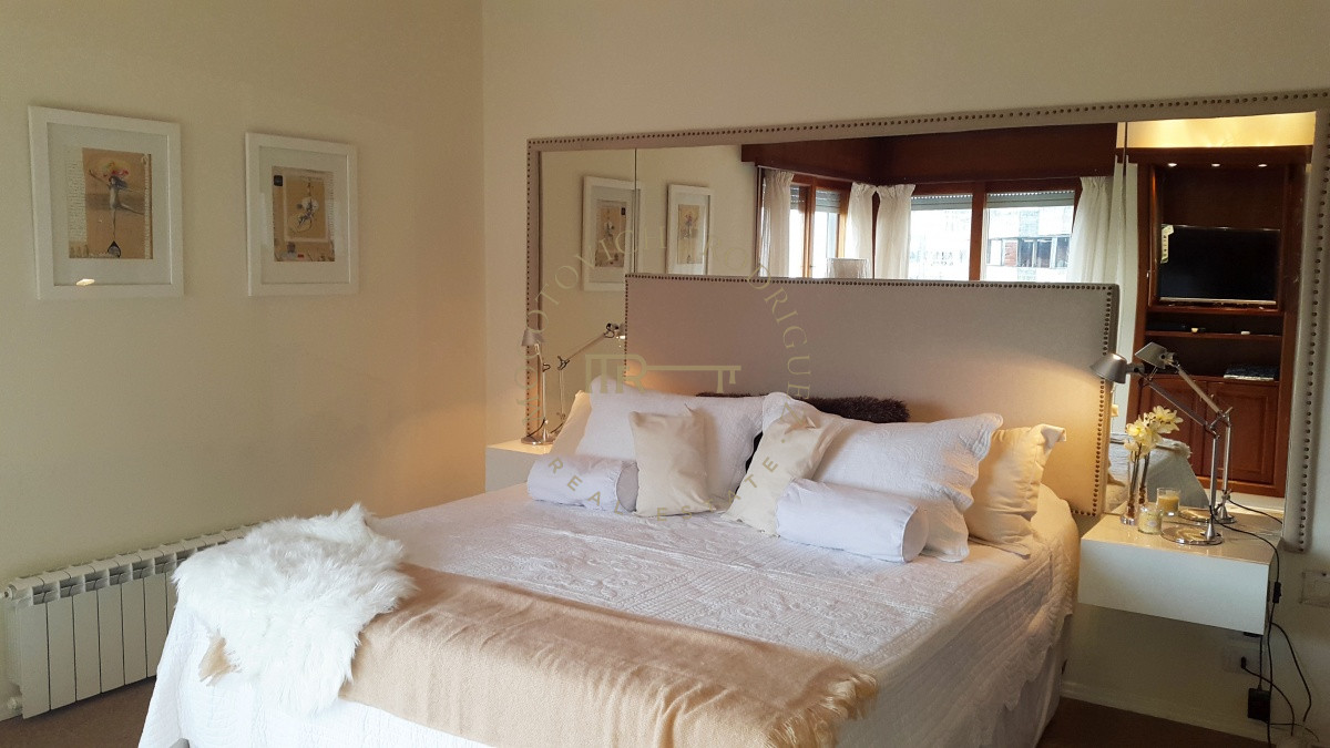 Casa ID.107 - Casa en venta 4 dormitorios, piscina climatizada . Playa mansa. Punta del este.