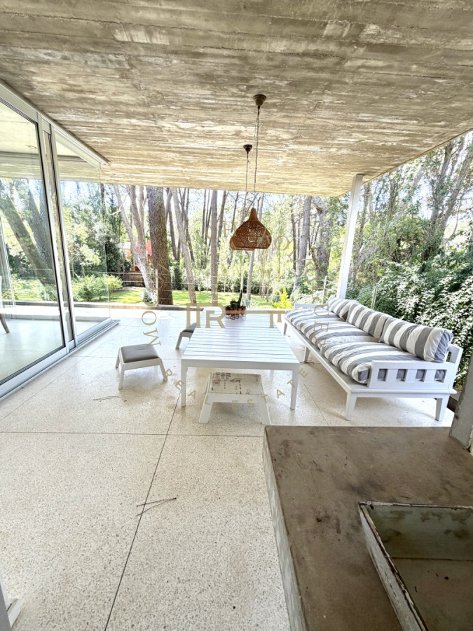Casa ID.4236 - Casa en barrio privado de 4 dormitorios. Alquiler anual. Punta del Este