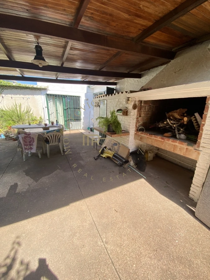 Casa ID.2552 - Casa en alquiler anual de dos dormitorios y dependencia de servicio. Punta del Este. 