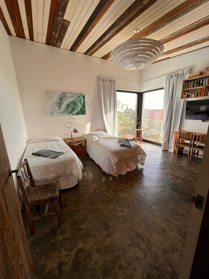 Casa ID.481 - Casa en venta y alquiler temporal de 3 suites y dependencia de servicio  - Punta Piedras
