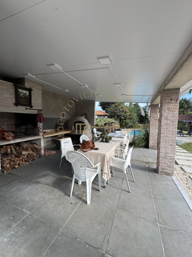 Casa ID.3540 - Casa en alquiler anual 4 dormitorios. Punta del este Maldonado.-