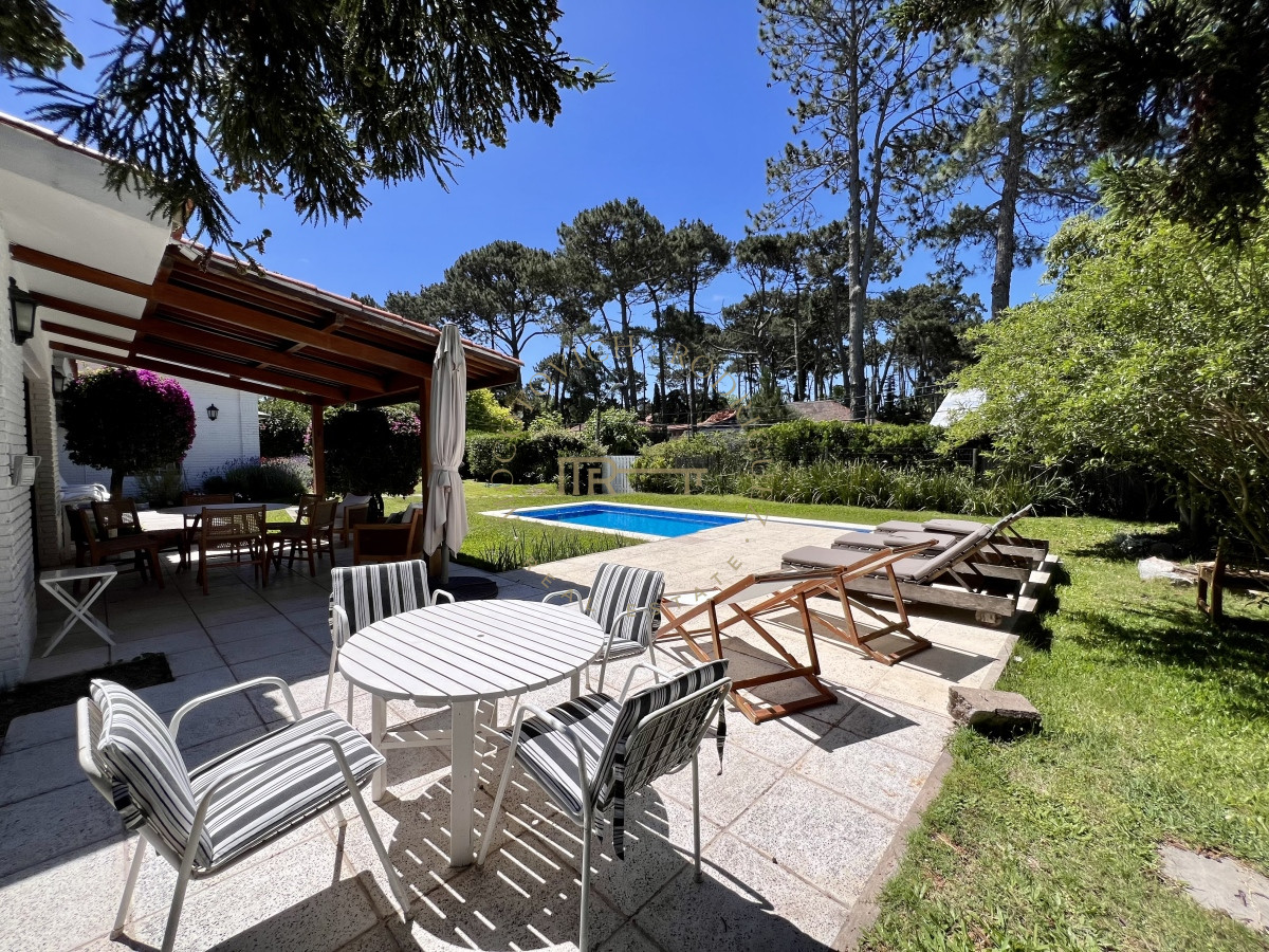 Casa ID.2447 - Hermosa casa de 4 dormitorios con piscina climatizada en alquiler temporal Punta del Este