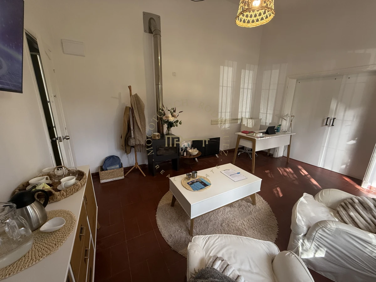 Casa ID.2552 - Casa en alquiler anual de dos dormitorios y dependencia de servicio. Punta del Este. 