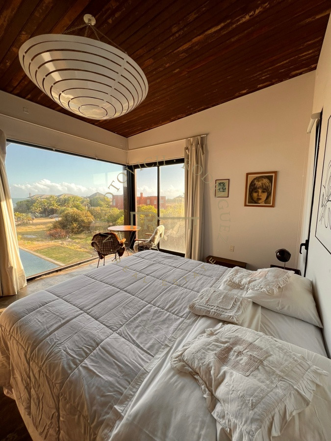 Casa ID.481 - Casa en venta y alquiler temporal de 3 suites y dependencia de servicio  - Punta Piedras