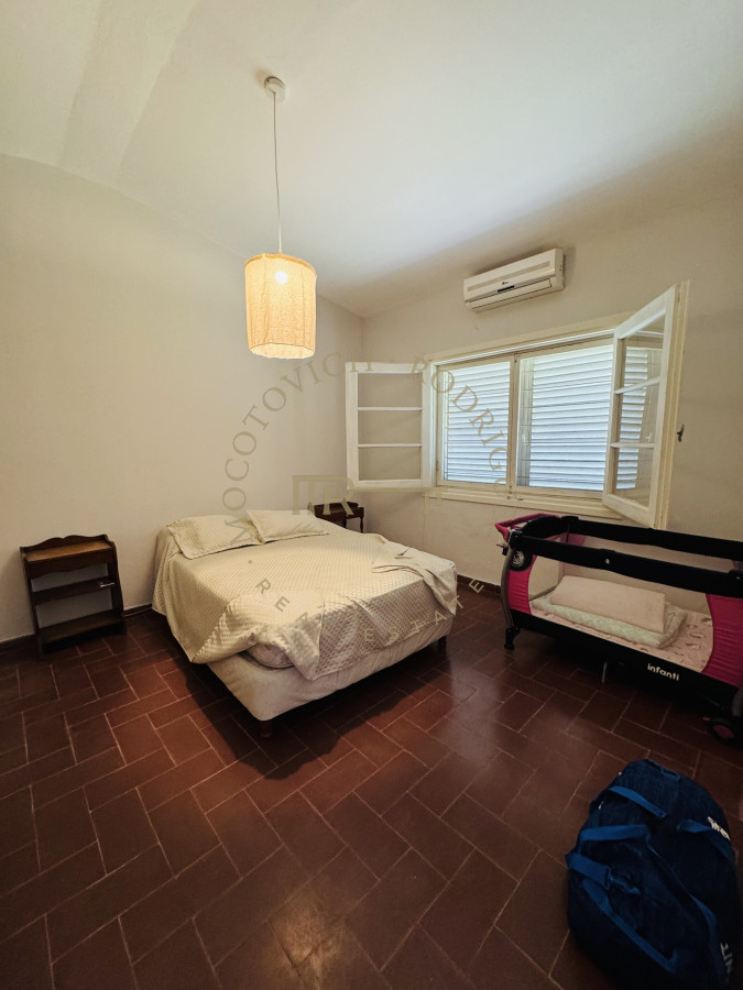 Casa ID.3102 - Casa 4 dormitorios mas dependencia