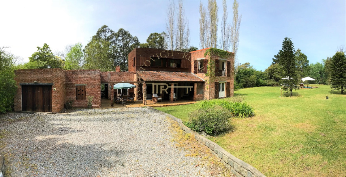 Casa ID.2402 - Hermosa casa 4 suite y dependencia en alquiler temporal barrio Golf. Punta del este.