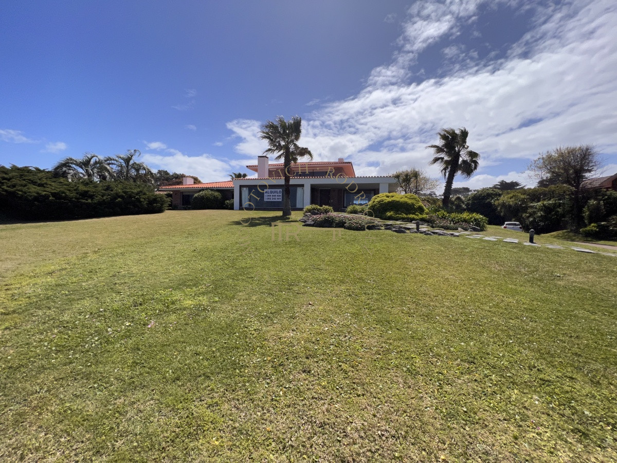 Casa ID.936 - Importante casa en alquiler anual frente al mar. 