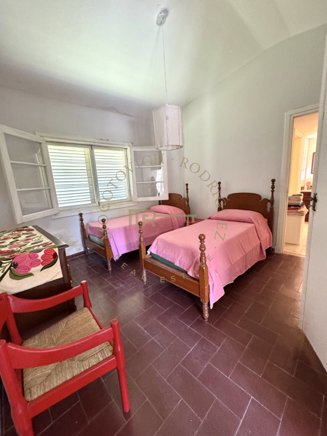 Casa ID.3102 - Casa 4 dormitorios mas dependencia