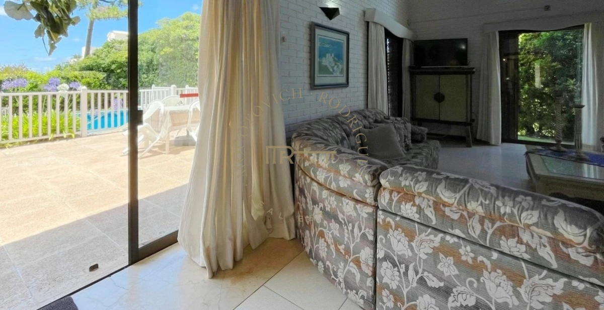 Casa ID.3050 - Casa de 3 dormitorios  y dep. de servicio. Piscina y barbacoa cerca del mar en alquiler temporal. 2026