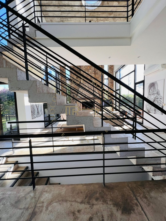 Casa ID.493 - Casa moderna en venta de 4 dormitorios en suite -Barrio Cerrado La Arbolada- Punta del Este.