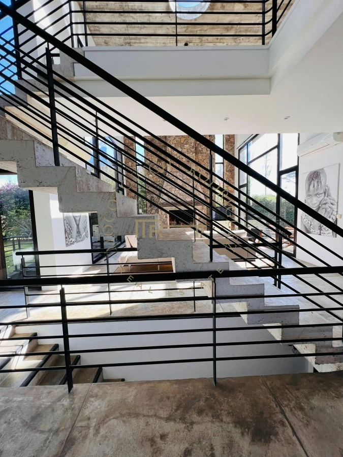 Casa ID.493 - Casa moderna en venta de 4 dormitorios en suite -Barrio Cerrado La Arbolada- Punta del Este.