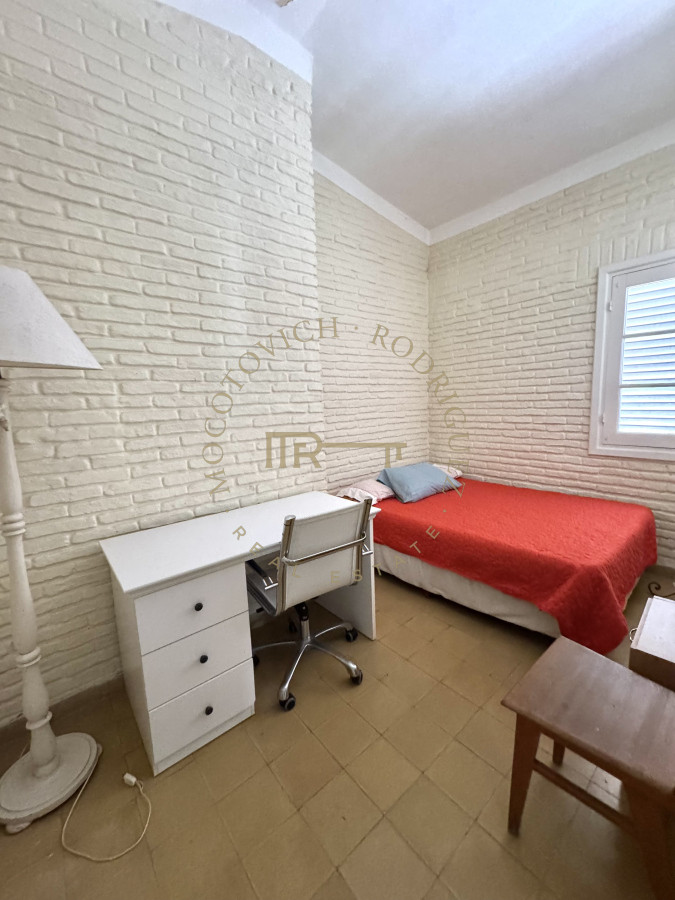 Casa ID.3102 - Casa 4 dormitorios mas dependencia