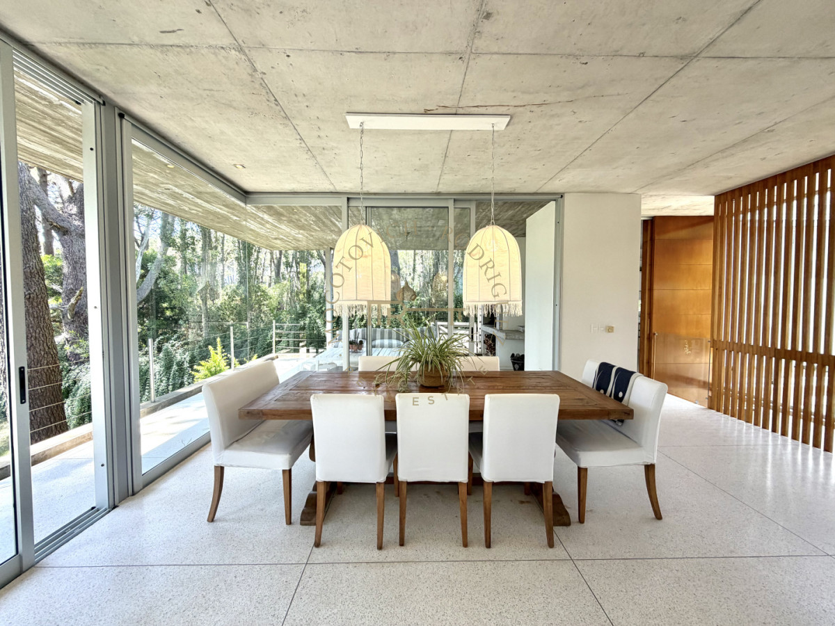 Casa ID.4236 - Casa en barrio privado de 4 dormitorios. Alquiler anual. Punta del Este