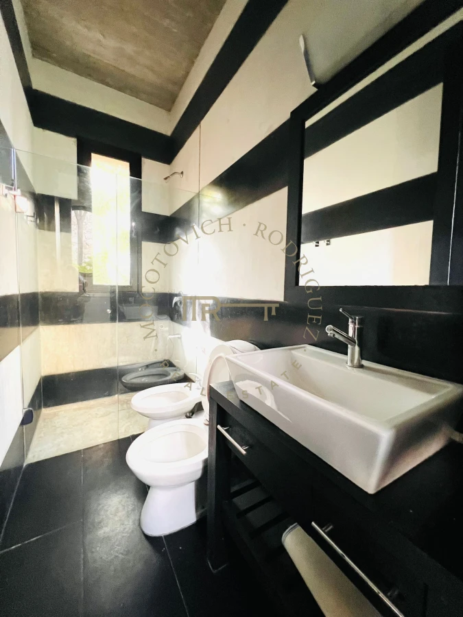 Casa ID.493 - Casa moderna en venta de 4 dormitorios en suite -Barrio Cerrado La Arbolada- Punta del Este.