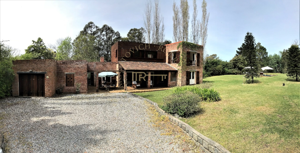 Casa ID.2402 - Hermosa casa 4 suite y dependencia en alquiler temporal barrio Golf. Punta del este.