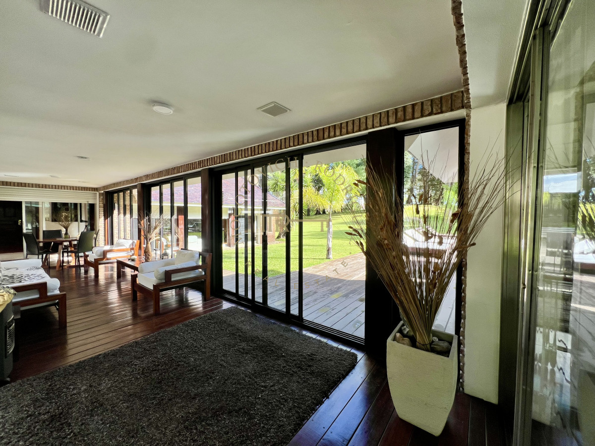 Casa ID.3412 - Exclusiva casa en venta, 5 dormitorios, gran parque, piscina climatizada. 