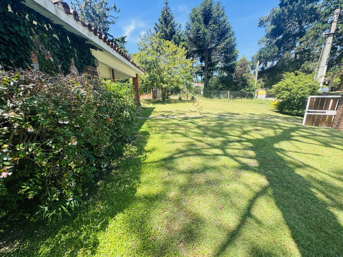 Casa ID.4119 - Casa en venta de 2 dormitorios en Lugano Punta del Este