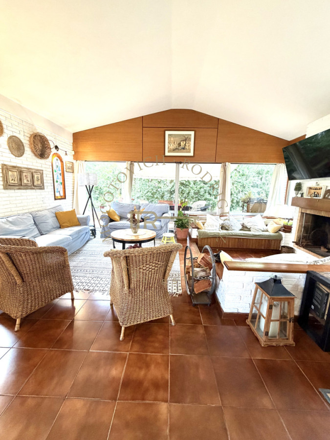 Casa ID.4552 - Casa en venta 3 dormitorios Piscina y Barbacoa. Pinares Punta del Este