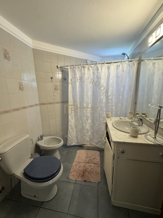 Casa ID.3540 - Casa en alquiler anual 4 dormitorios. Punta del este Maldonado.-