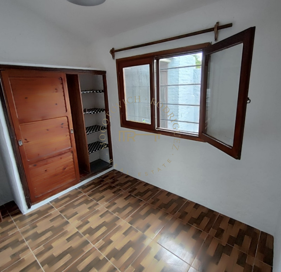 Casa ID.3864 - Casa De 2 Dormitorios + Local Comercial