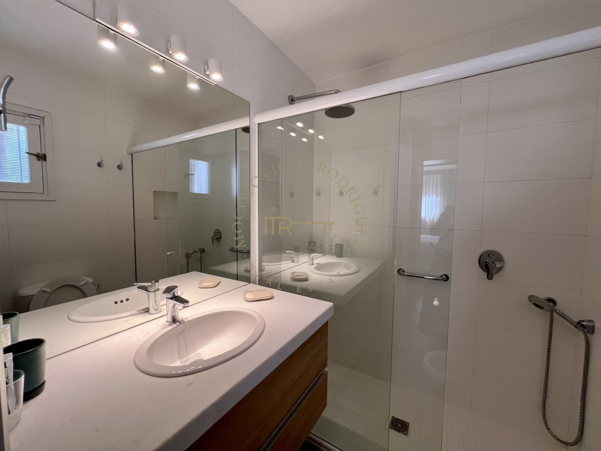 Casa ID.2447 - Hermosa casa de 4 dormitorios con piscina climatizada en alquiler temporal Punta del Este