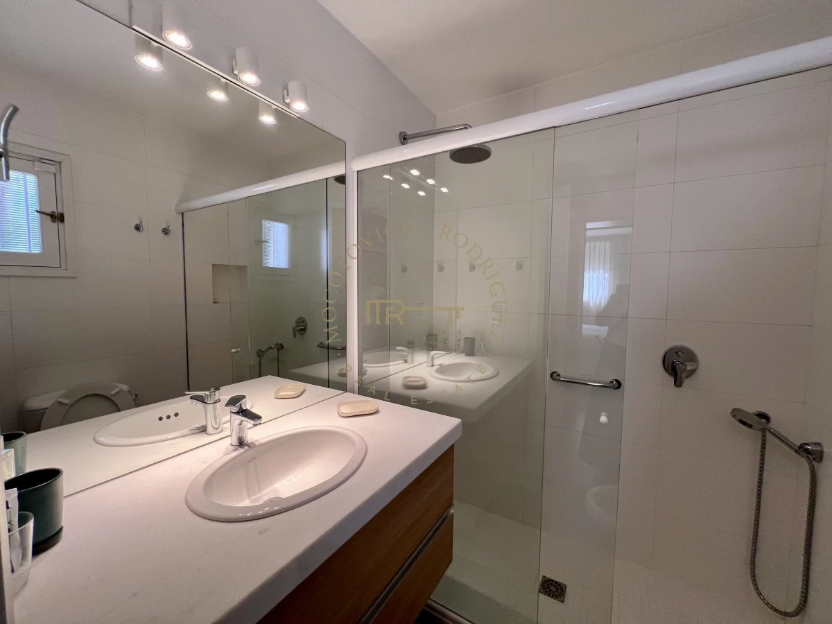 Casa ID.2447 - Hermosa casa de 4 dormitorios con piscina climatizada en alquiler temporal Punta del Este
