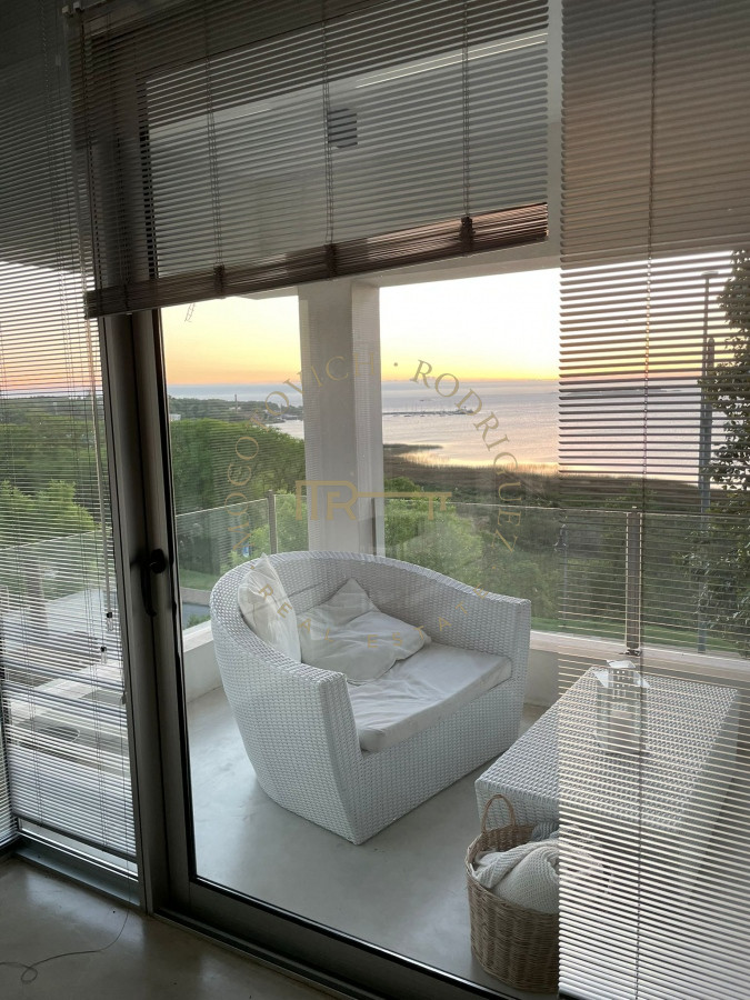 Casa ID.2126 - Espectacular casa en primera linea con vistas panorámicas
