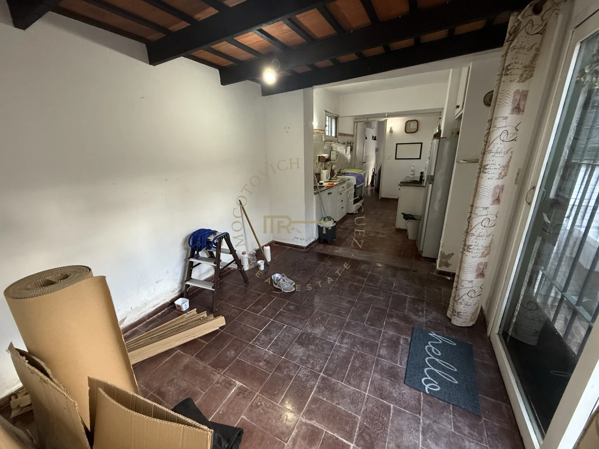 Casa ID.2552 - Casa en alquiler anual de dos dormitorios y dependencia de servicio. Punta del Este. 