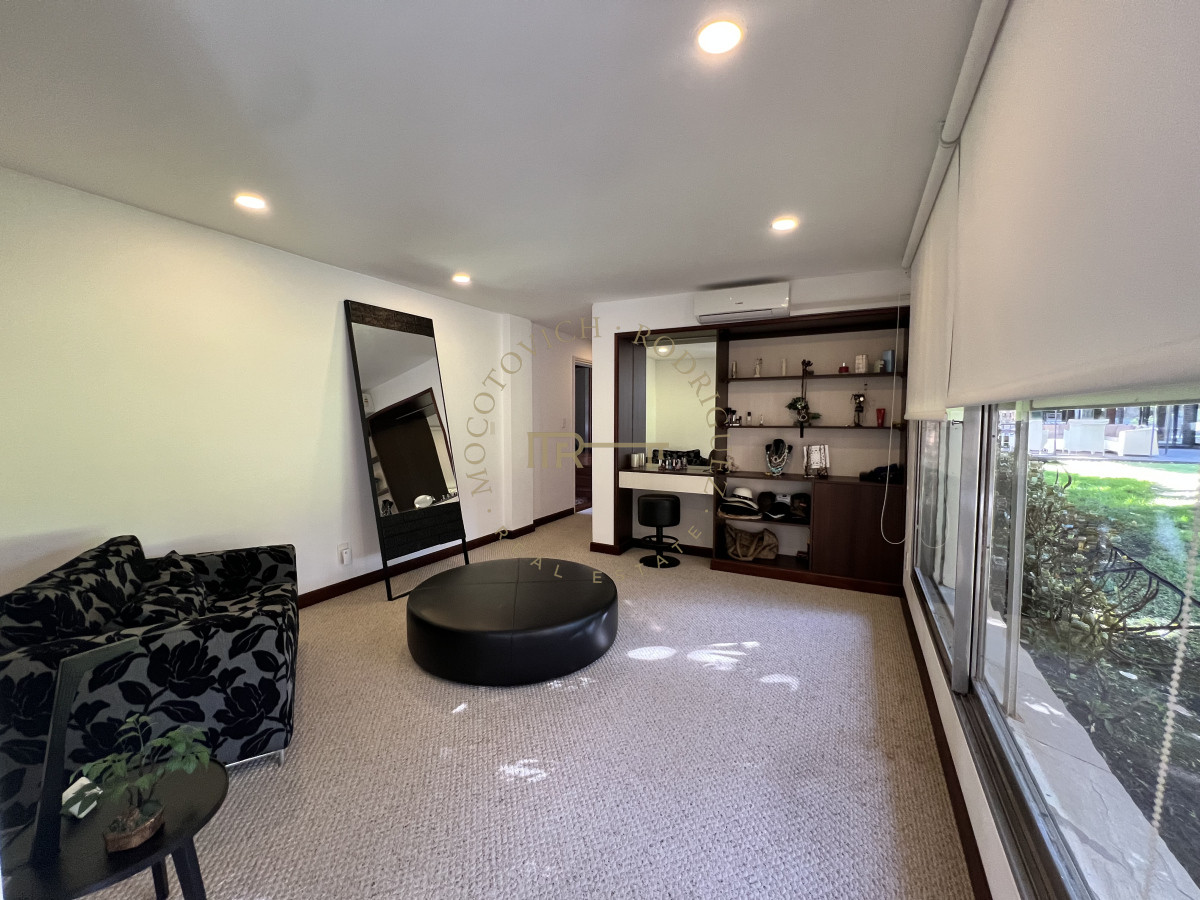 Casa ID.3412 - Exclusiva casa en venta, 5 dormitorios, gran parque, piscina climatizada. 