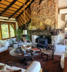 Casa de tres dormitorios en venta Pinares Punta del Este.-