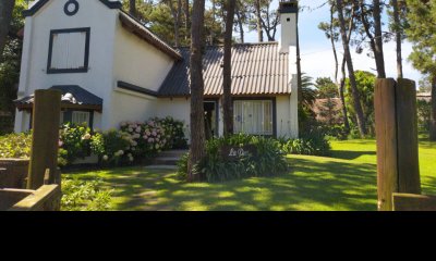 Casa en venta de tres dormitorios Aidy Grill Punta del Este.
