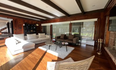Exclusiva casa en venta, 5 dormitorios, gran parque, piscina climatizada.
