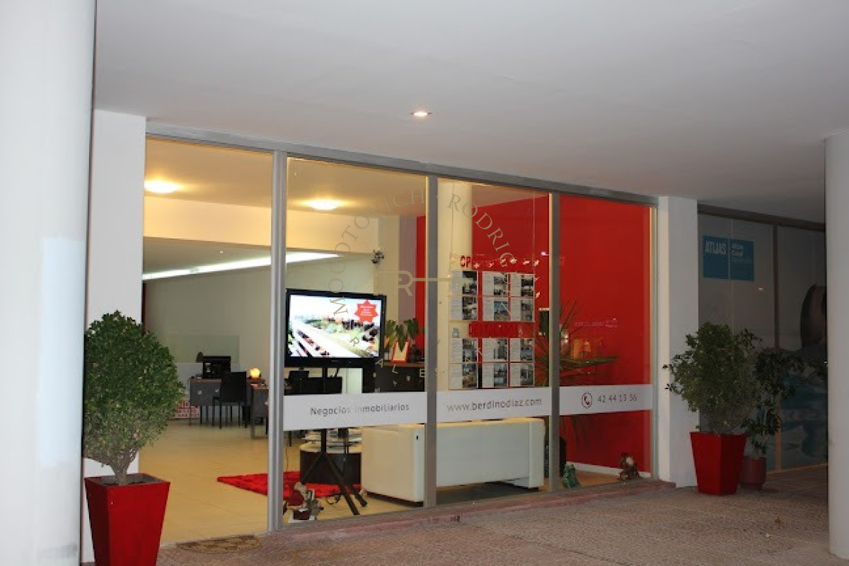 Local Comercial ID.2534 - Local en península en muy buen estado en alquiler, de 100 metros. Punta del Este 