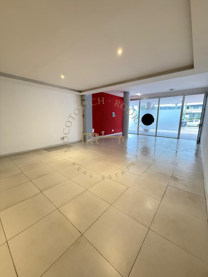 Local Comercial ID.2534 - Local en península en muy buen estado en alquiler, de 100 metros. Punta del Este 