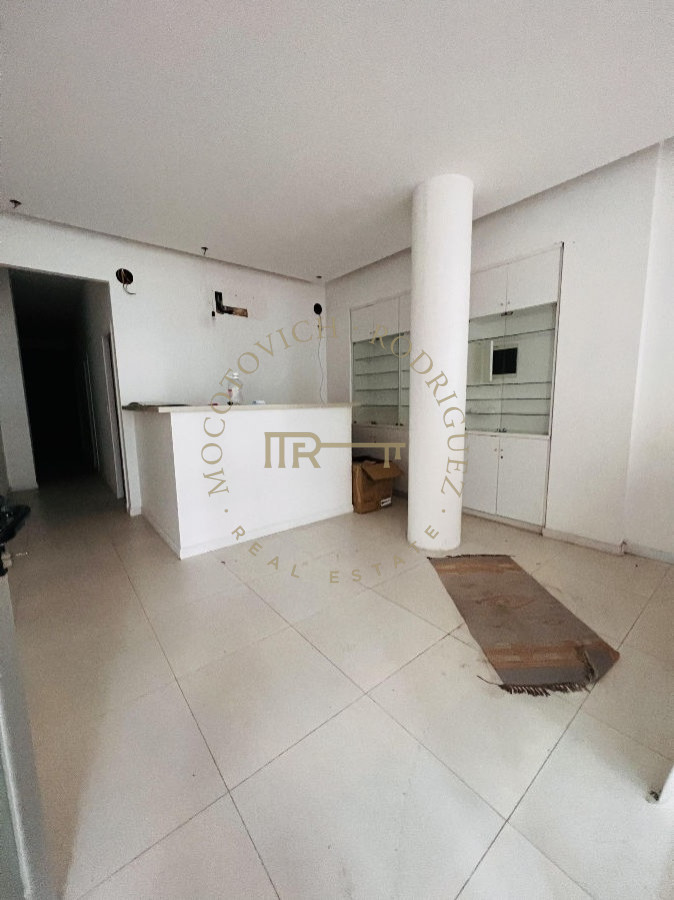 Local Comercial ID.558 - Local en venta ideal  oficinas consultorios  - Península Punta del Este