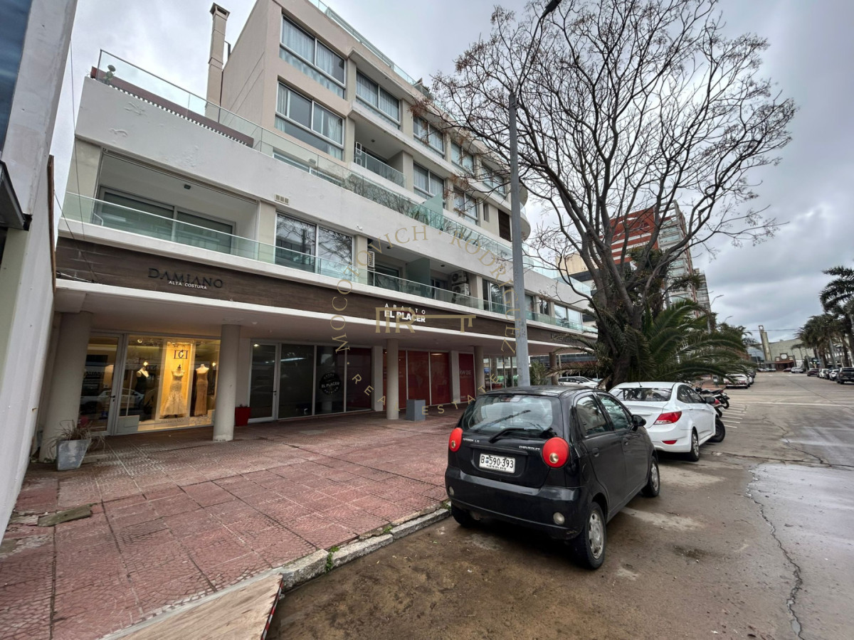 Local Comercial ID.2534 - Local en península en muy buen estado en alquiler, de 100 metros. Punta del Este 