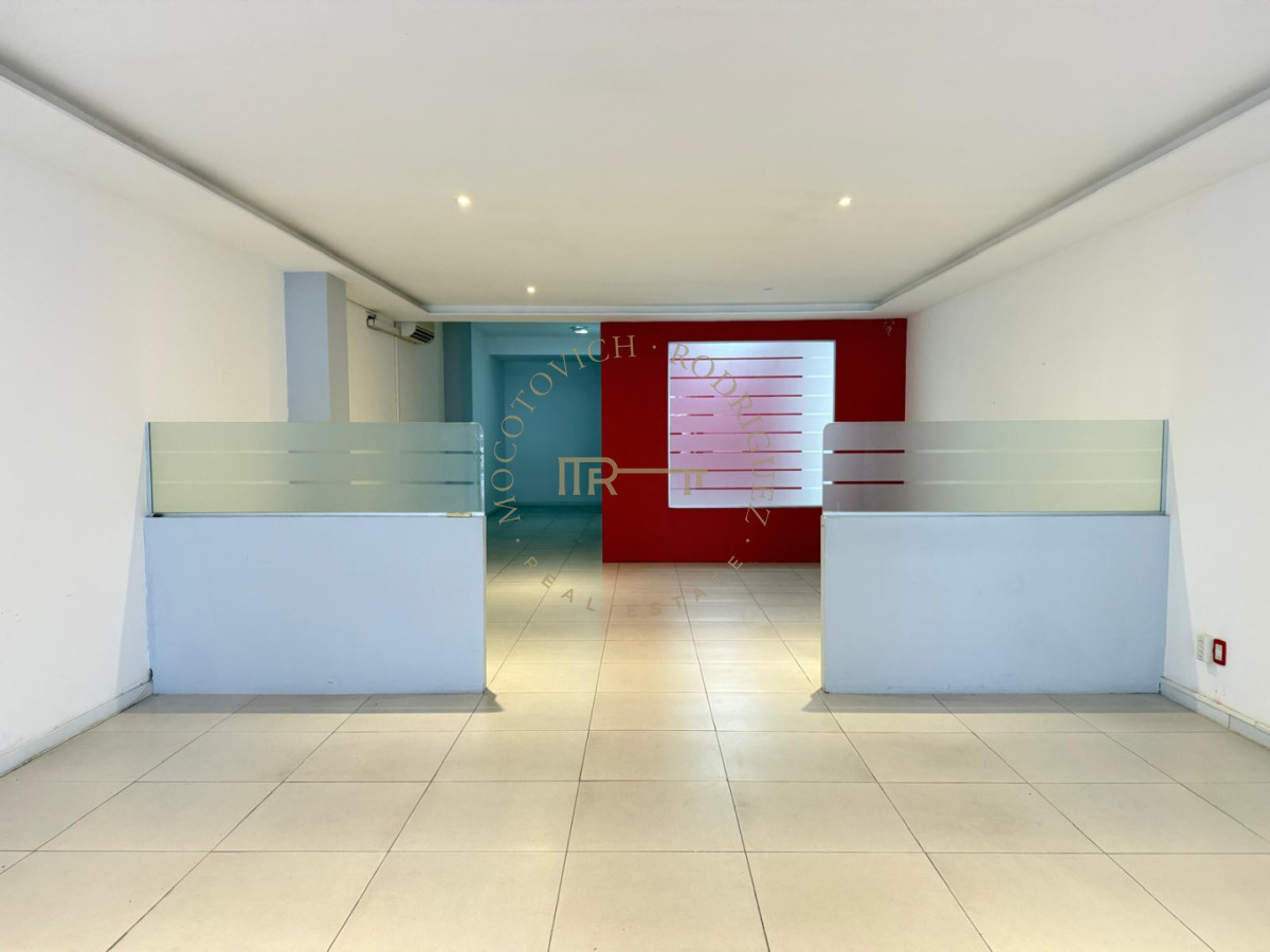 Local Comercial ID.2534 - Local en península en muy buen estado en alquiler, de 100 metros. Punta del Este 