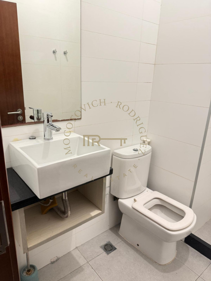 Local Comercial ID.2534 - Local en península en muy buen estado en alquiler, de 100 metros. Punta del Este 