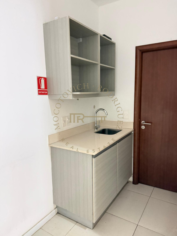 Local Comercial ID.2534 - Local en península en muy buen estado en alquiler, de 100 metros. Punta del Este 