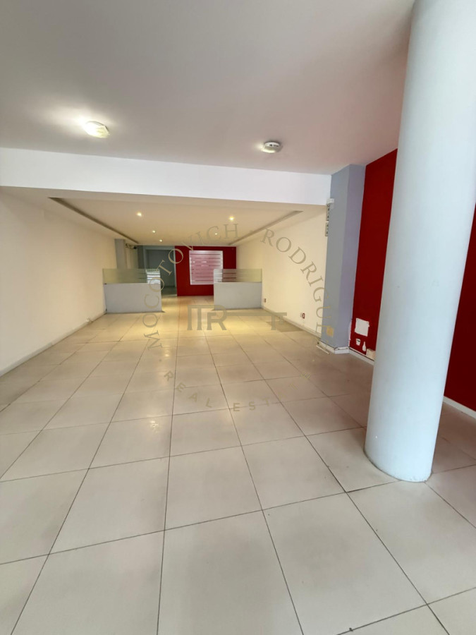 Local Comercial ID.2534 - Local en península en muy buen estado en alquiler, de 100 metros. Punta del Este 