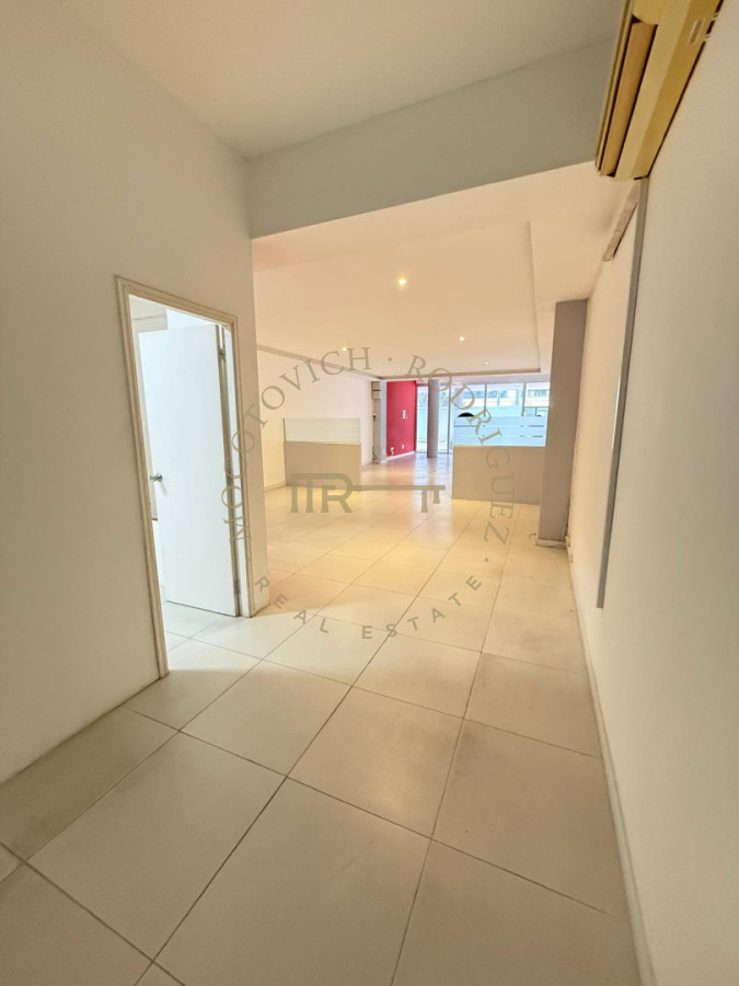 Local Comercial ID.2534 - Local en península en muy buen estado en alquiler, de 100 metros. Punta del Este 