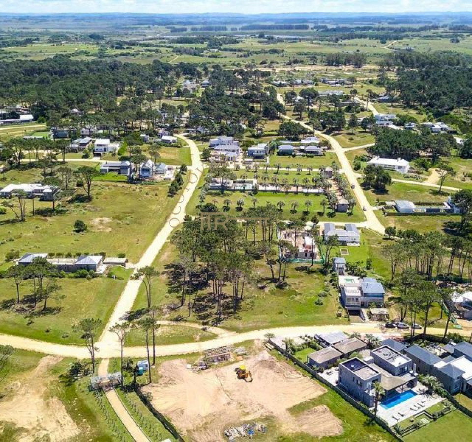 Terreno ID.2565 - Pinar del Faro, lote en venta. José Ignacio barrio privado. 