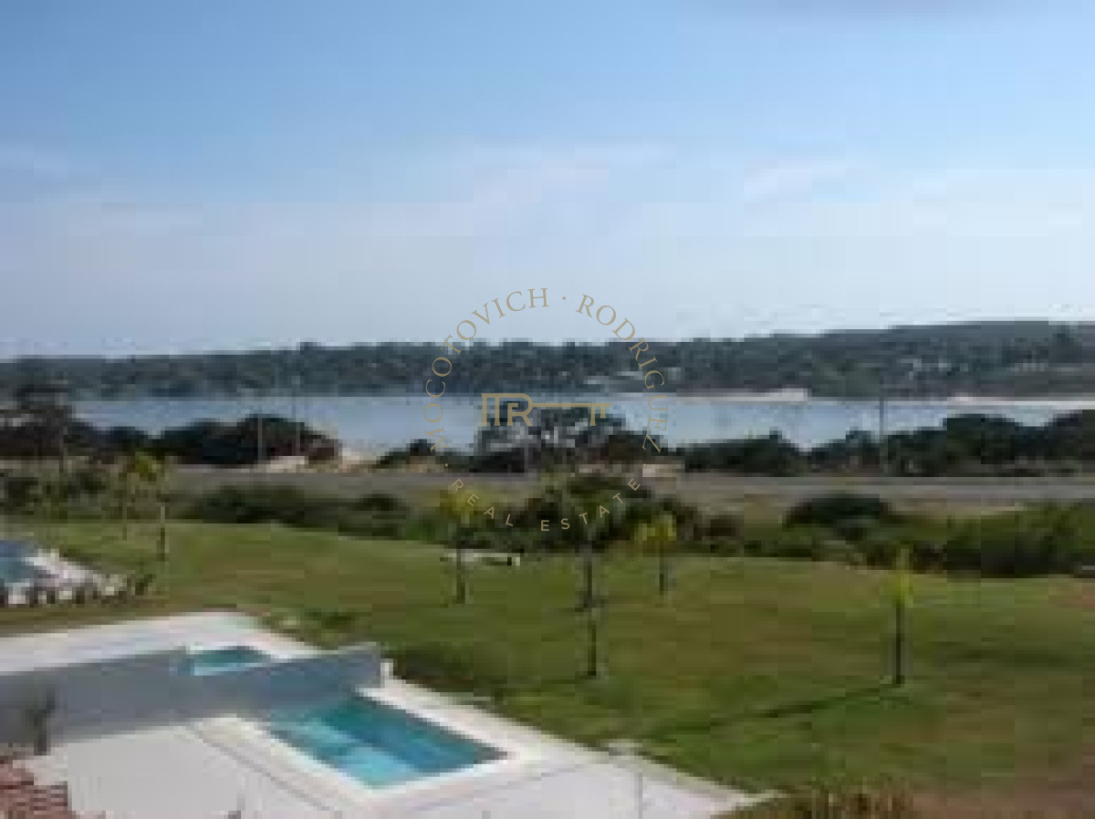 Apartamento ID.615 - Tiburón Terrazas apartamento en venta 4 dormitorios. Piscina y jardín exclusivo  Playa Brava venta y alquiler
