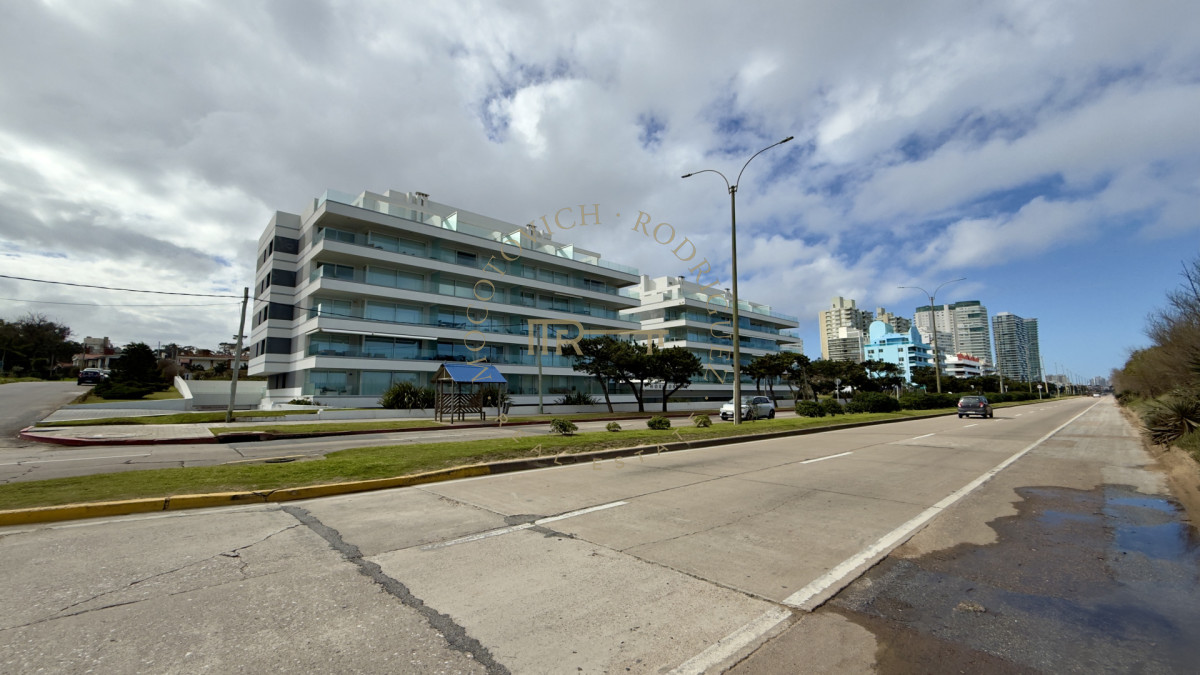 Apartamento ID.4668 - Apartamento 3 dormitorios con dep. de servicio. Vista al mar y amenities. Punta del Este