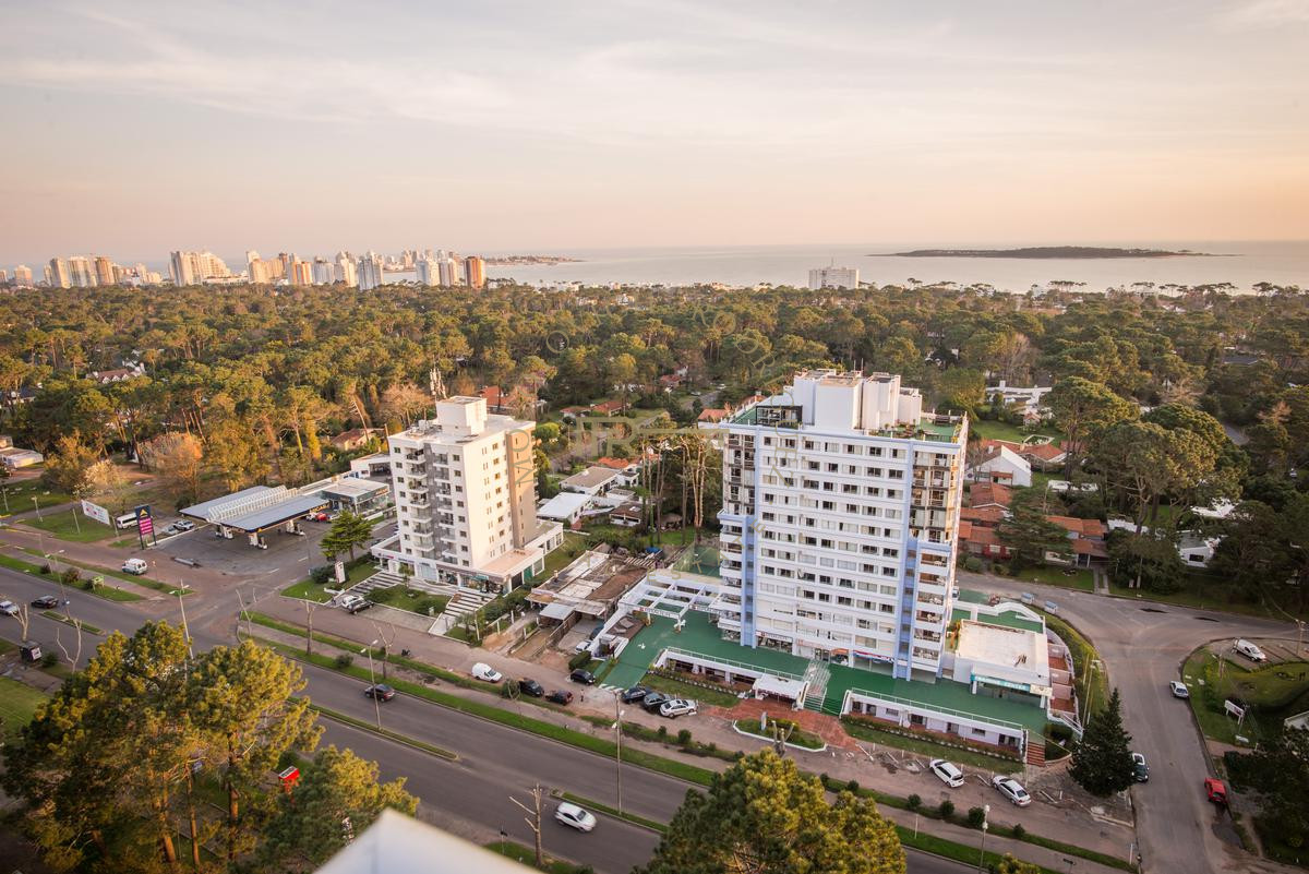 Apartamento ID.3614 - Alquiler de Apartamento de 4 dormitorios en Roosevelt