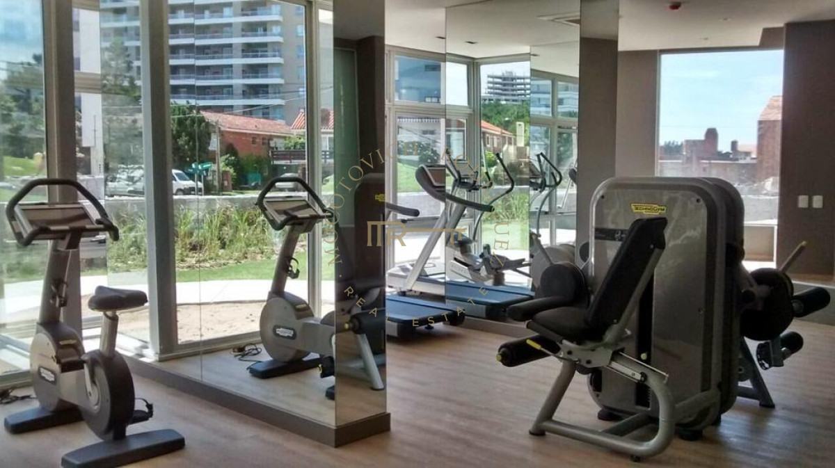 Apartamento ID.1009 - Wind Tower piso alto con vista en venta 2 dormitorios. Punta del Este.