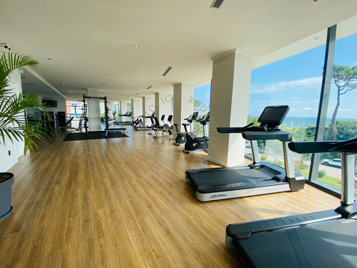Apartamento ID.3384 - Apartamento Premium de tres suites frente al mar. Alquiler anual