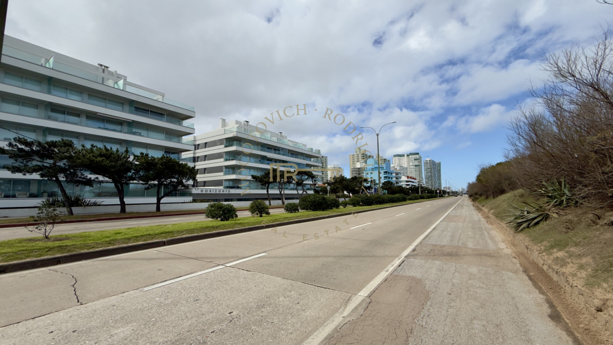 Apartamento ID.4668 - Apartamento 3 dormitorios con dep. de servicio. Vista al mar y amenities. Punta del Este