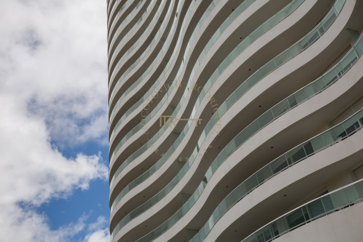 Apartamento ID.26 - Apartamento en venta Torre Aquarela 2 dormitorios  y dependencia.- 